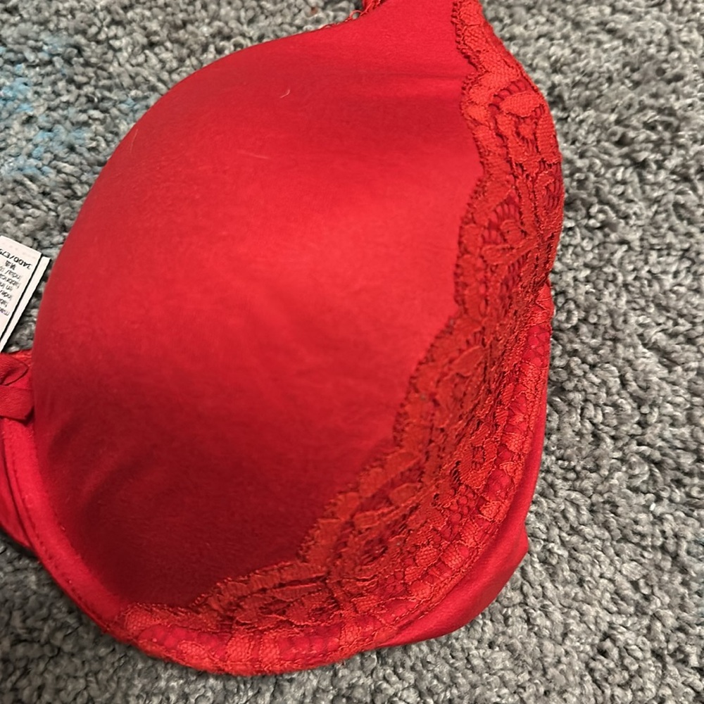 Body by Victoria’s Secret lined perfect coverage red bra size 34DD - Picture 5 of 8